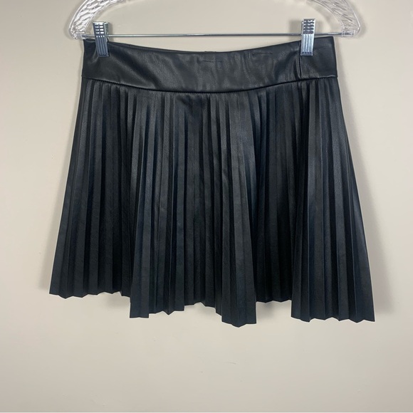 ZARA Vegan Faux Leather Side Gold Button Pleated Skirt - Picture 10 of 13